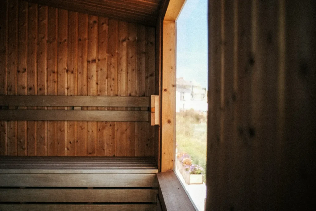 Sauna w ogrodzie — jakie formalności i pozwolenia mogą być potrzebne - Sauna Sedo